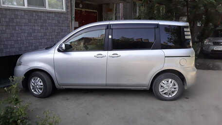 Toyota Sienta, 2009