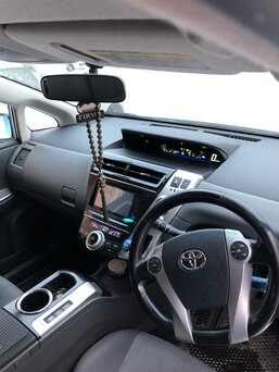 Toyota Prius Alpha, 2012