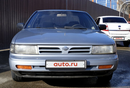 Nissan Maxima, 1989