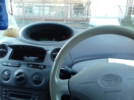 Toyota Platz, 2000