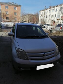 Toyota Ist, 2002