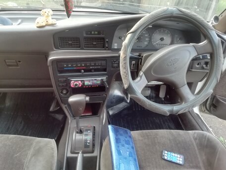 Toyota Corona, 1990