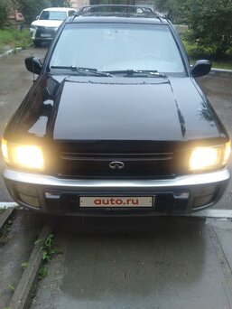 Infiniti QX4, 1999