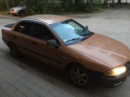 Mitsubishi Carisma, 1999