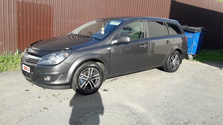 Opel Astra, 2011