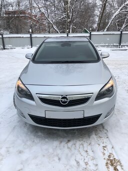 Opel Astra, 2011