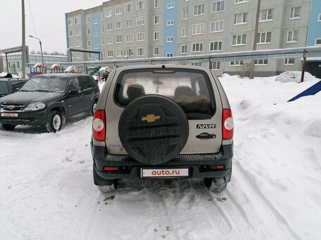 Chevrolet Niva, 2011