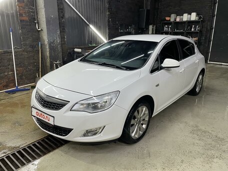 Opel Astra, 2011