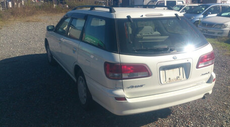 Nissan Avenir, 2001