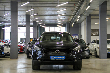 Infiniti FX, 2010
