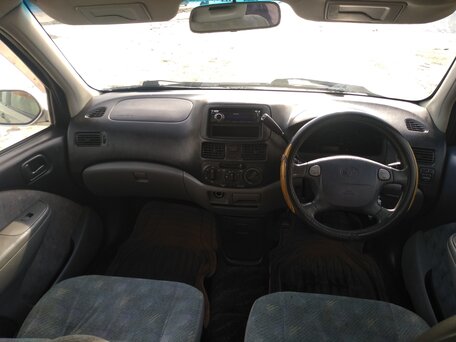 Toyota Raum, 2000