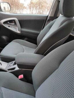 Toyota RAV4, 2011